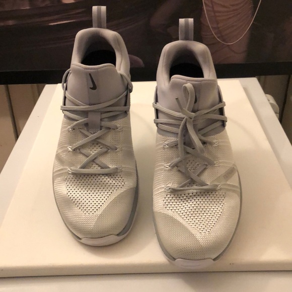GREY & WHITE NIKE METCON FLYKNIT 3 - Picture 2 of 10